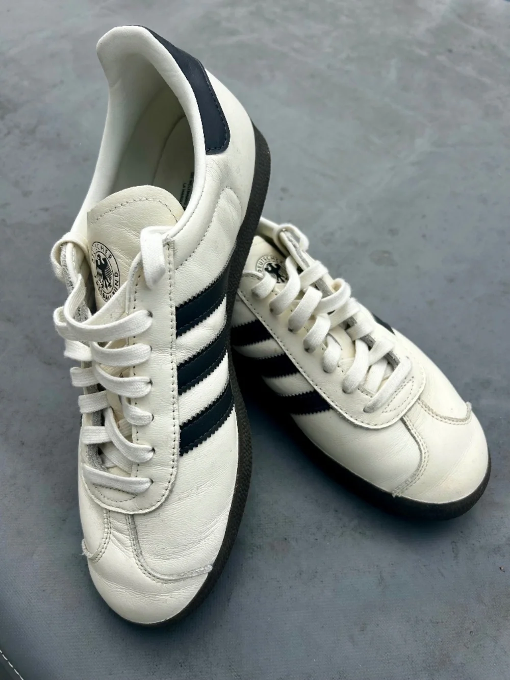 Adidas Gazelle mens leather sneaker (Germany Edition)